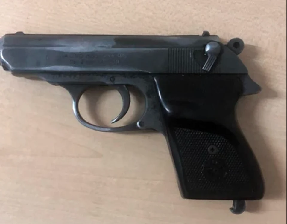 Pistolul confiscat de jandarmi la Arad