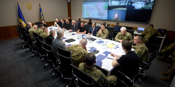 zelenski, intalnire comandati armata jpg