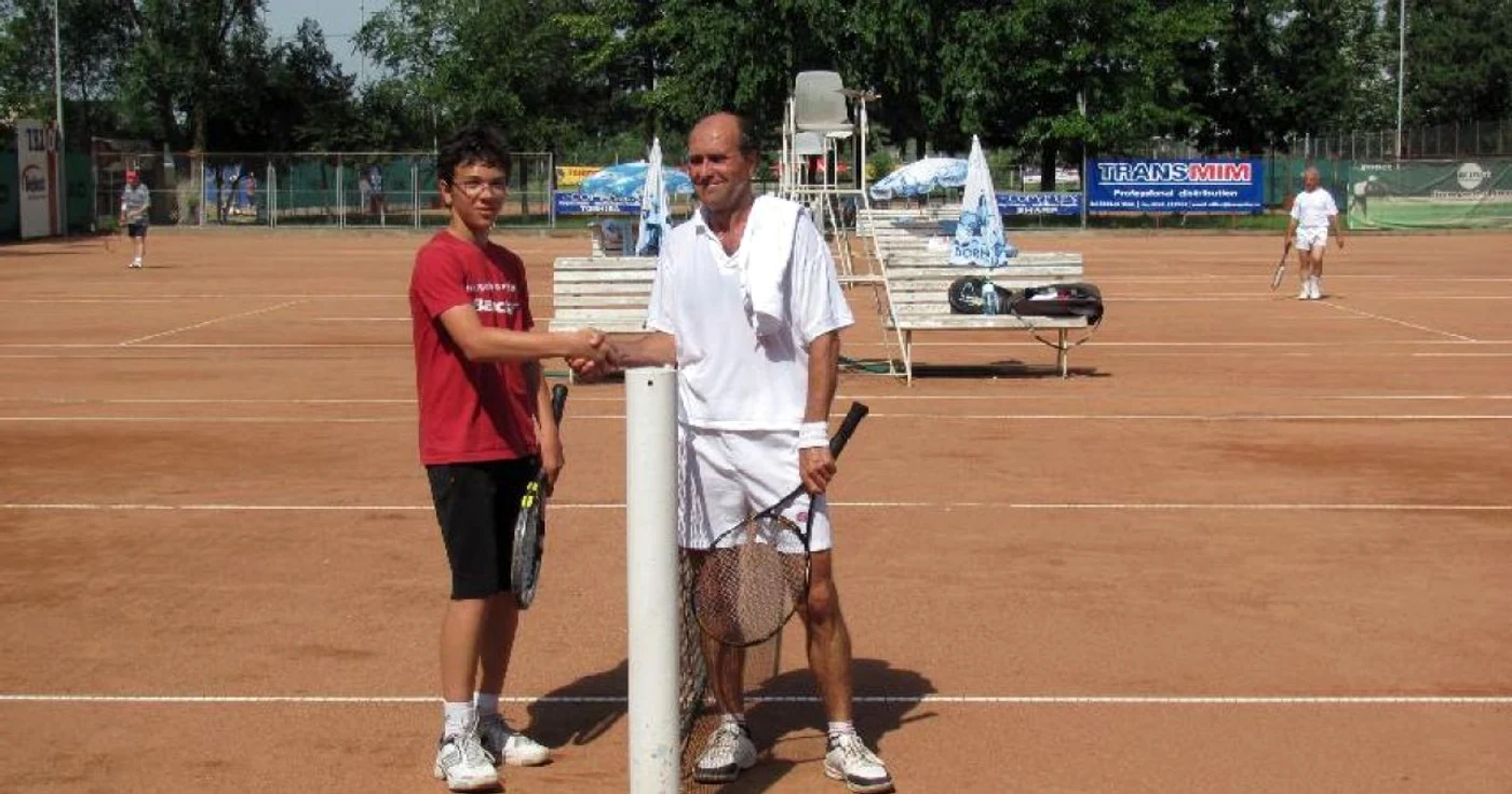 Tenisul de câmp este una dintre activităţile promovată de Asociaţia Sportivă Municipală Urziceni Foto: Arhivă 