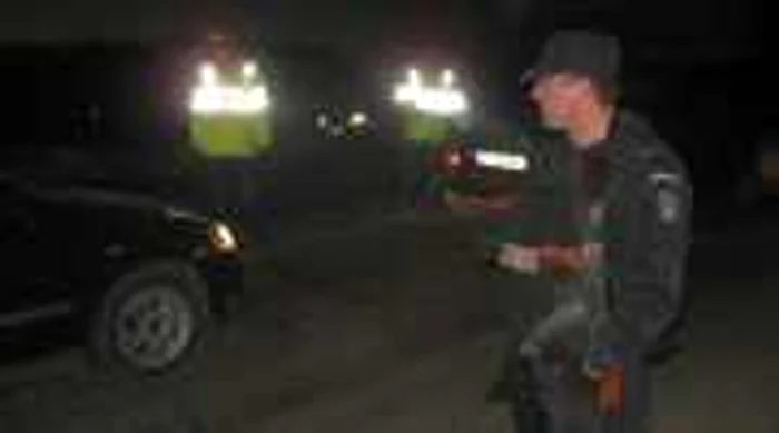 Poliţiştii şi jandarmii au verificat toate maşile aflate în trafic 