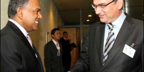 Ministrul de Externe, Teodor Baconschi, şi omologul din Singapore, K. Shanmugam Sursa: Channel News Asia