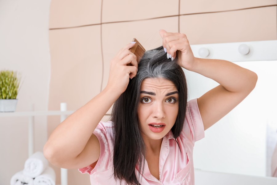 Vopseaua făcută în casă care te scapă imediat de firele albe. Se prepară din numai două ingrediente