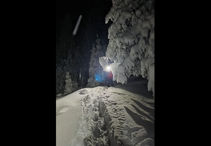 Doi ucraineni rătăciți în Munții Maramureșului, salvați după o intervenție de noapte în condiții extreme