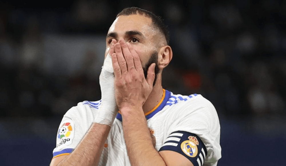 Benzema, într-o postură rușinoasă după El Clasico: Francezul, făcut de râs în presa spaniolă