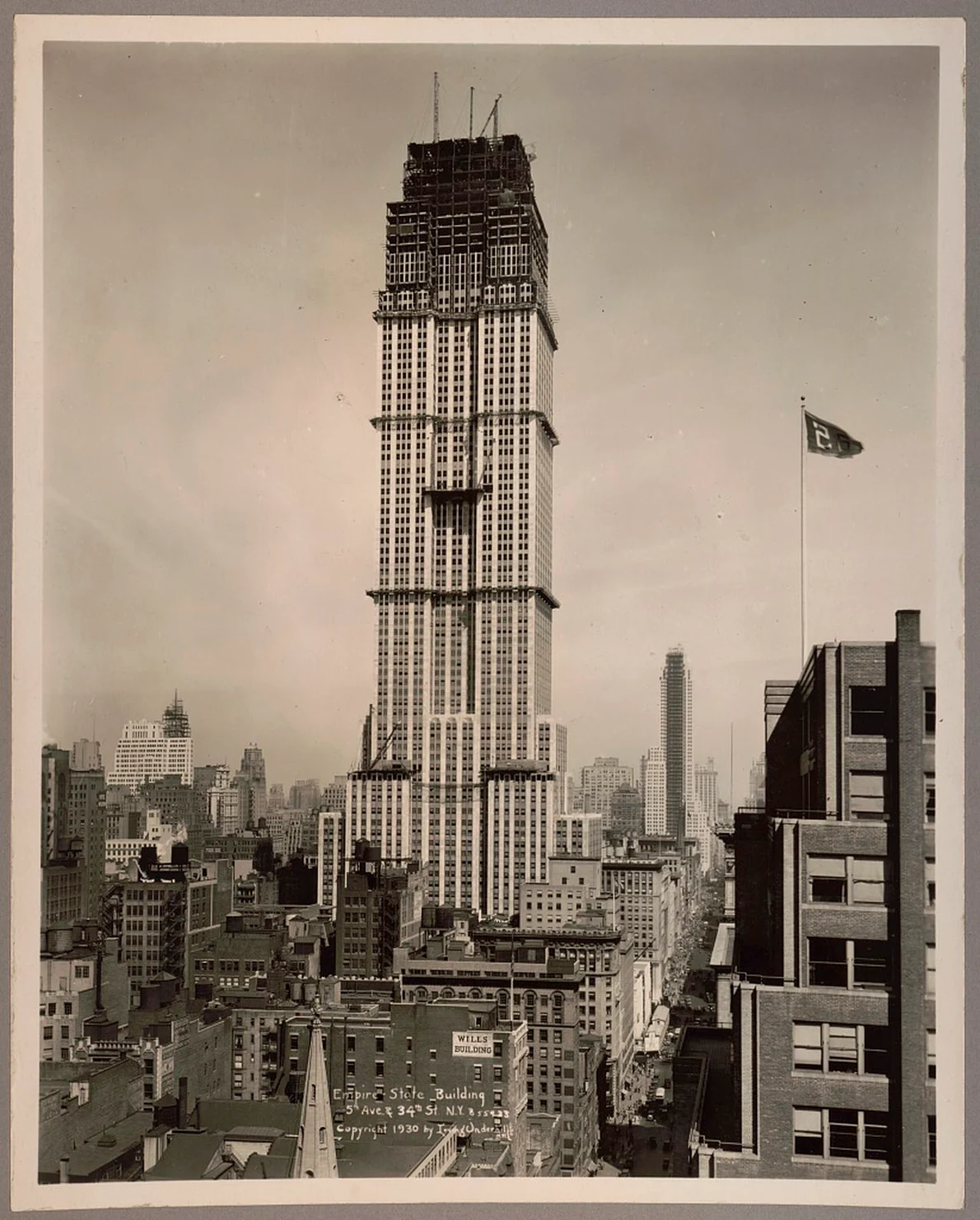 Empire State Building, în construcție, în anul 1930 