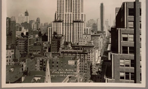 Empire State Building, în construcție, în anul 1930 
