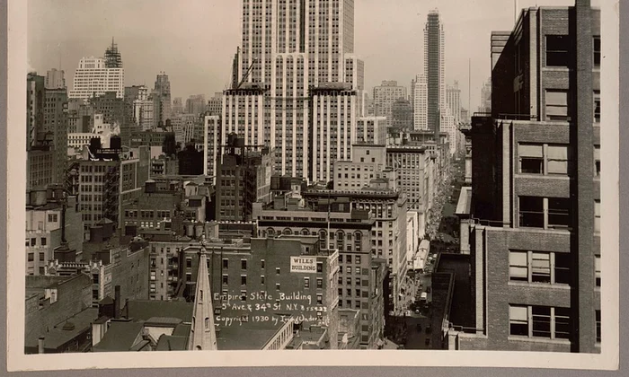 Empire State Building, în construcție, în anul 1930 