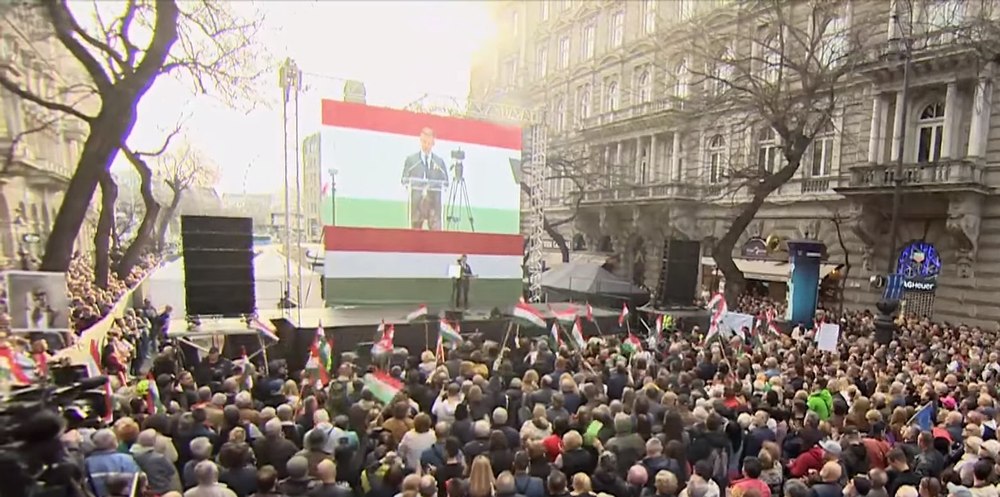 Nou protest masiv la Budapesta împotriva Guvernului Orban. Figura opoziției care a adunat zeci de mii de oameni