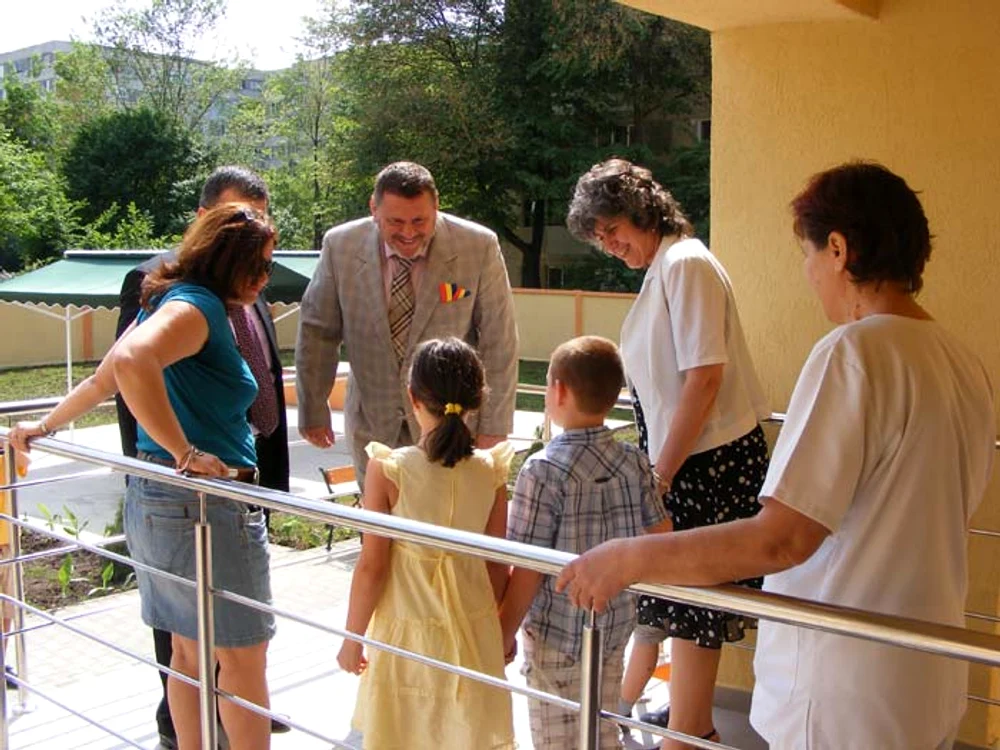
    Cristian Poteraş a inaugurat, vineri, cea mai modernă grădiniţă din România  