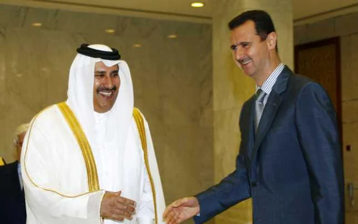 Liderul de la Damasc, Bashar al-Assad, în cadrul unei întâlniri cu premierul de la Doha, şeicul Hamad Bin Jassim Bin Jabr al-Thani, în mai 2008. De atunci, relaţiile dintre oficialii celor două ţări s-au deteriorat FOTO Reuters