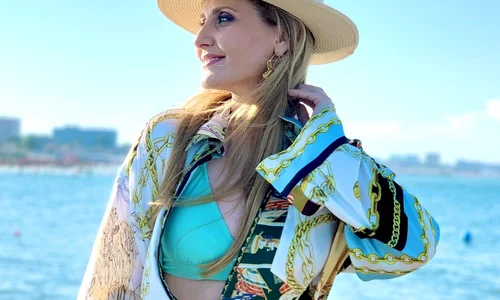 Alina Sorescu la mare jpg