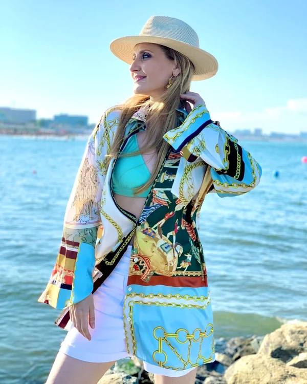 Alina Sorescu la mare jpg