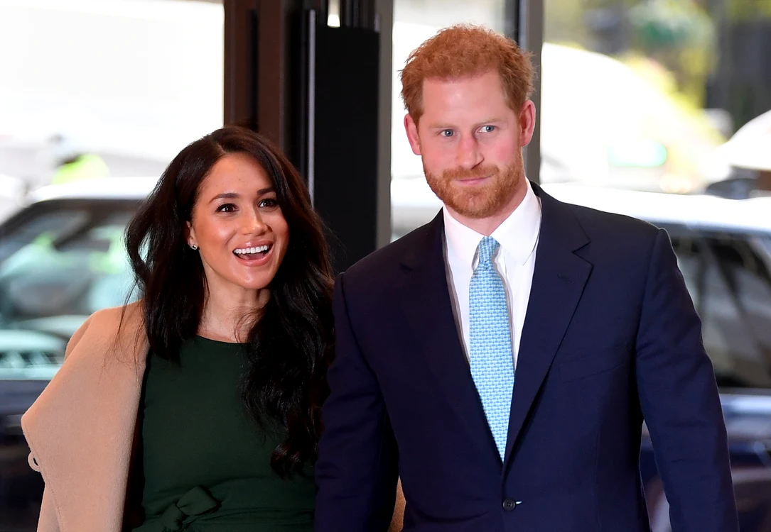 
    Meghan Markle şi Prinţul Harry nu vor mai reprezenta familia regală britanică de la 1 apriliefoto: Getty  
