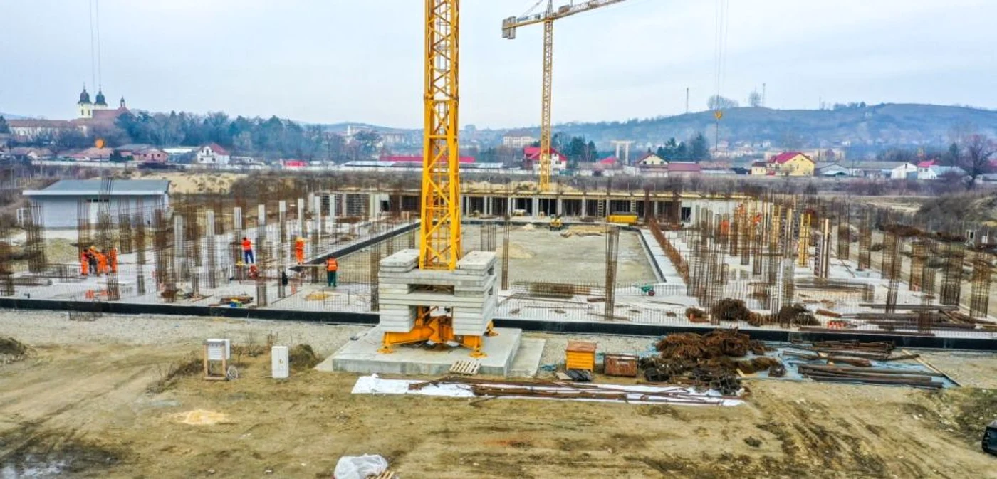 Baza de cantonament va deservi noua sala polivalentă aflată în construcţie