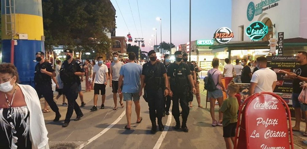 Două persoane reţinute pentru comercializarea de droguri în zona cluburilor din Mamaia
