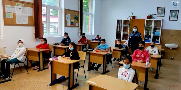 calarasi instruirea elevilor de catre politisti foto ipj ialomita