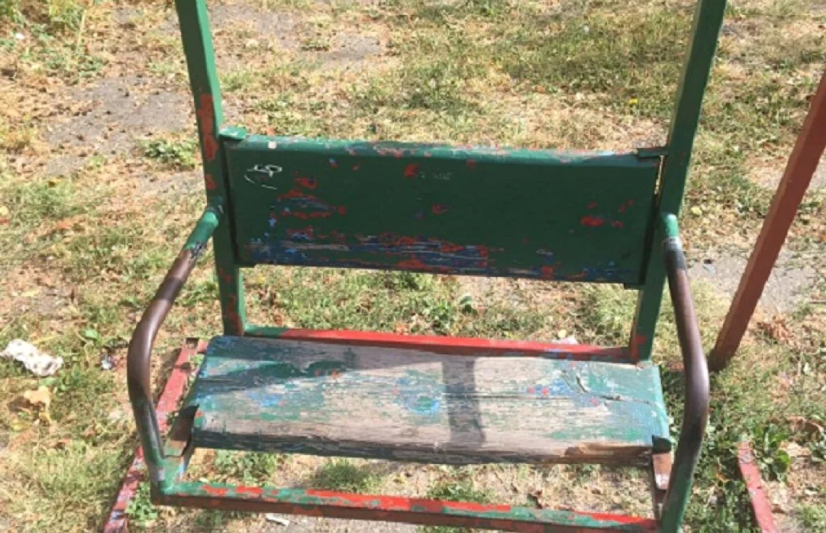 Aşa arată unele leagăne pentru copii din Constanţa
