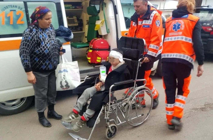 Copilul a ajuns la spital după ce ar fi fost lovit de preot FOTO Monitorul de Botoşani