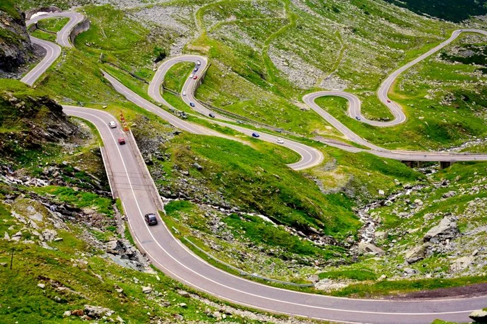Transfăgărășanul este unul din cele mai spectaculoase drumuri din România, care leagă regiunea istorică a Munteniei cu Transilvania