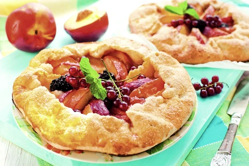 placinta cu piersici in crusta crocanta jpeg