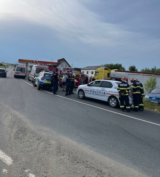 Microbuz școlar cu 11 copii, implicat într-un accident pe DN1 în Sibiu. S-a activat Planul Roșu de Intervenție