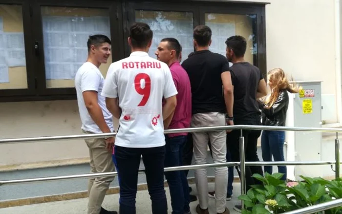 
    Subiectele au apărut în mediul online imediat după ora 09.00, ora începerii examenuluiSursa foto: edupedu.ro  