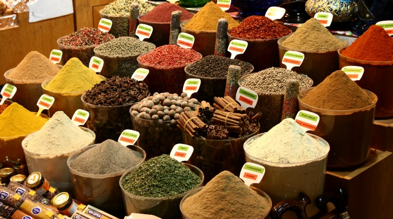 
    Piept de pui în sos curry  