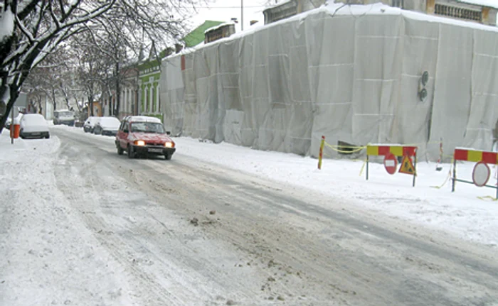 Strada Iuliu Maniu era aproape impracticabilă în această dimineaţă