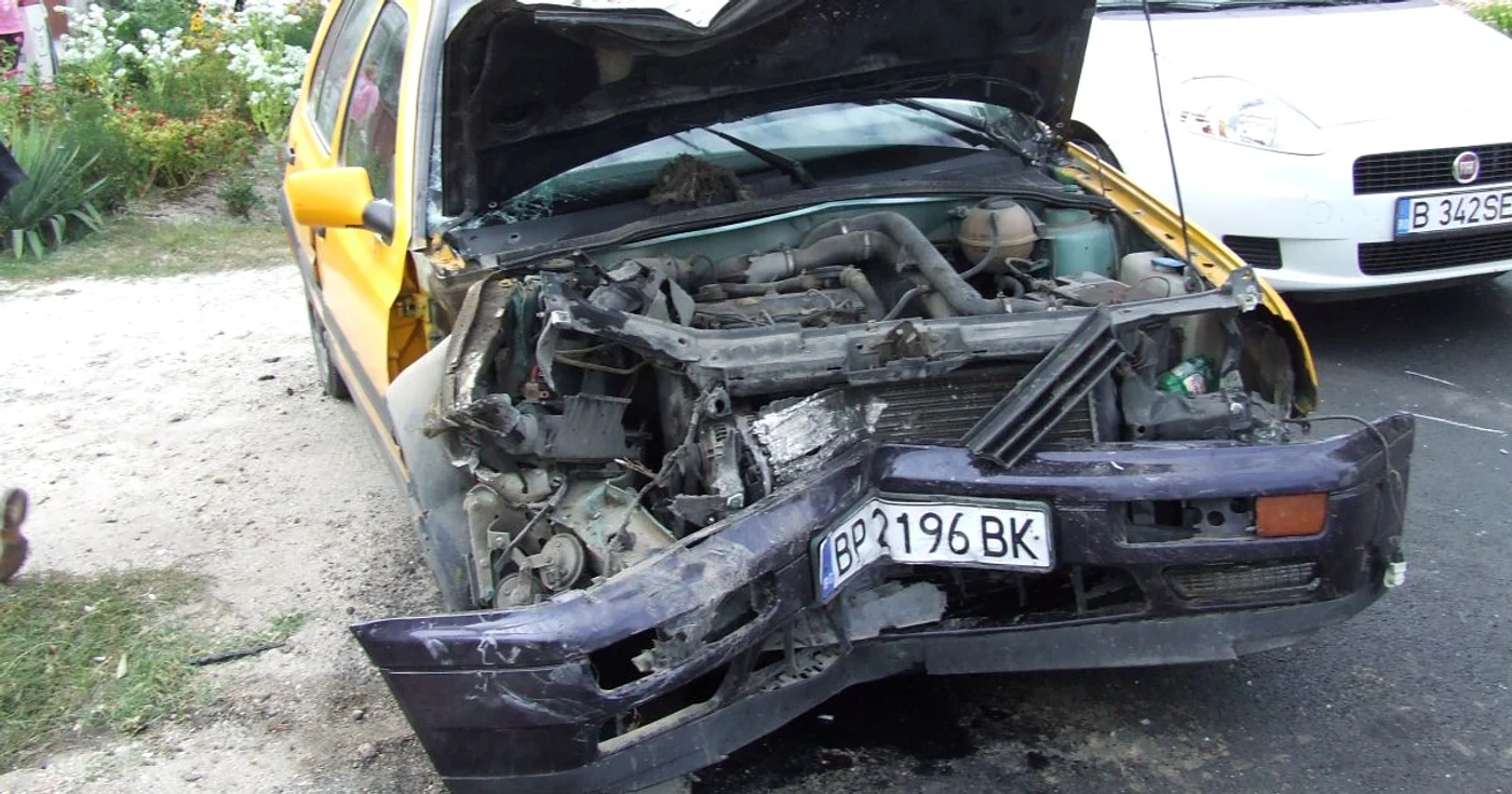 Ambii şoferi au fost transportaţi la Spitalul Judeţean de Urgenţă din Alexandria