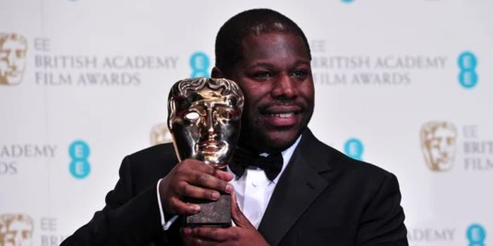 Steve McQueen, regizorul filmului „12 ani de sclavie”, marele câştigător al galei BAFTA 2014 FOTO: AFP