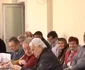 Strămutaţii de la Ocnele Mari la discuţiile de la Prefectura Vâlcea cu reprezentanţii Ministerului Economiei şi ai SNS Conversmin Foto Adevărul