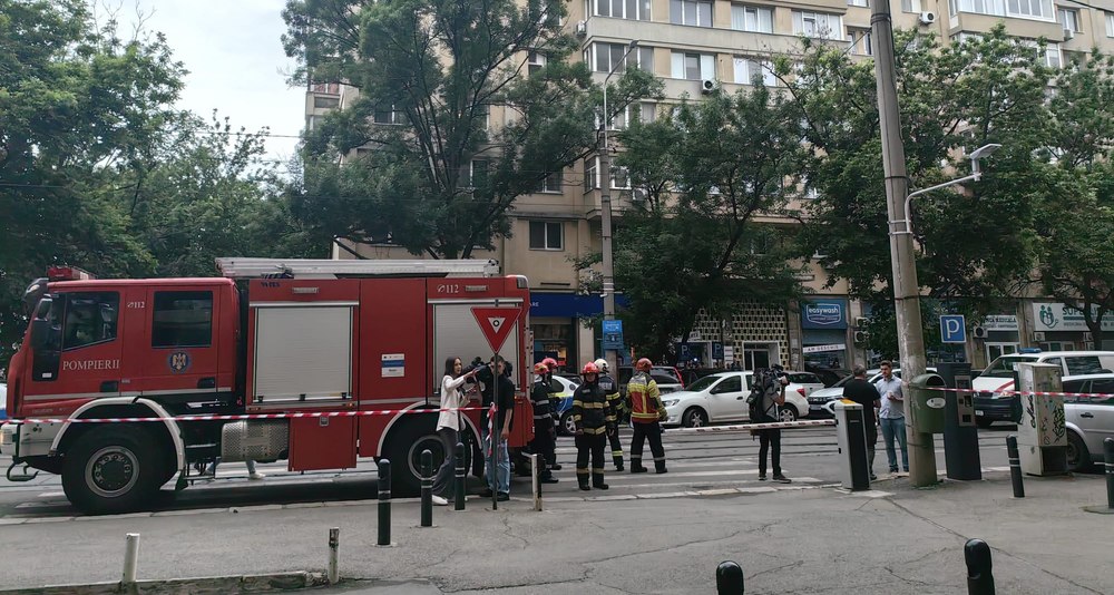 Un lift cu șapte persoane a căzut în gol aproape 10 metri la Ministerul Transporturilor. Șeful DSU: „Două victime ar putea avea fracturi”