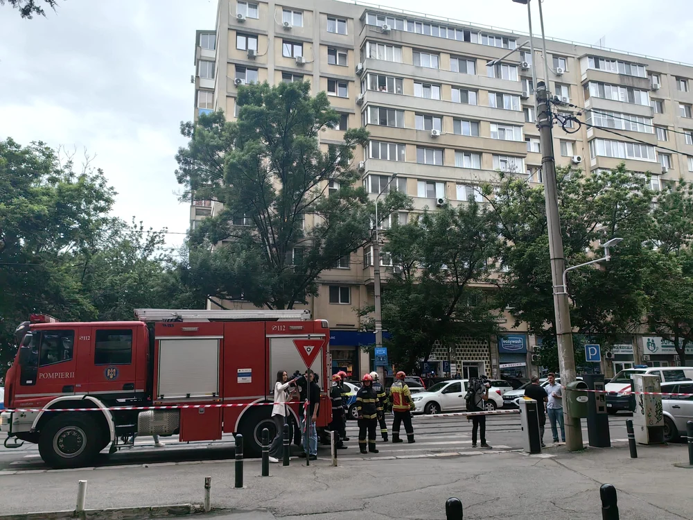Un lift s-a prăbușit joi dimineață în Palatul CFR, 3 victime sunt duse la spital. FOTO: Adevărul