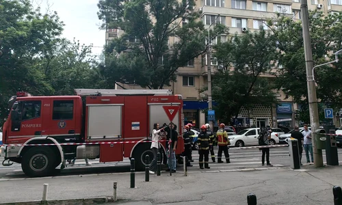 Un lift a căzut în gol la Ministerul Transporturilor din București. Mai multe persoane care se aflau înăuntru au fost rănite FOTO: Adevărul