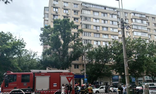Un lift a căzut în gol la Ministerul Transporturilor din București. Mai multe persoane care se aflau înăuntru au fost rănite FOTO: Adevărul