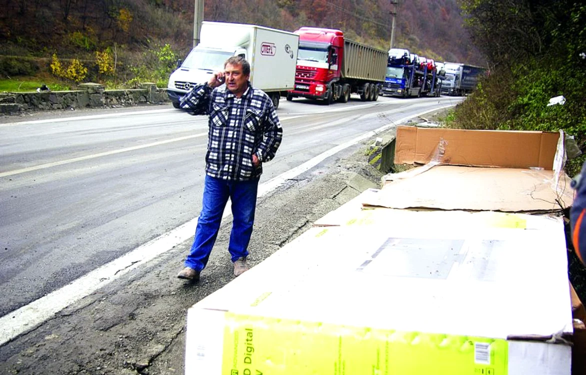 
    Şoferul polonez a  vorbit într-una la telefon, explicându-le şefilor ce a păţit  