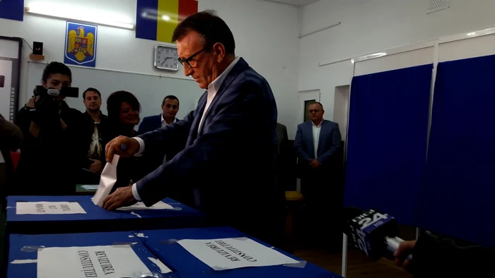 Paul Stănescu a votat la Slatina FOTO Alina Mitran