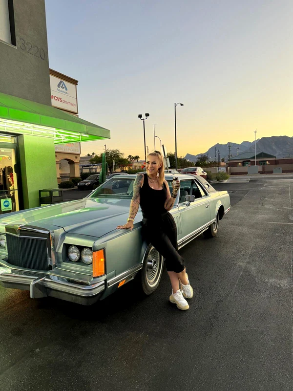 Anamaria Prodan a primit cadou un Lincoln Continental Foto: Arhiva personală 