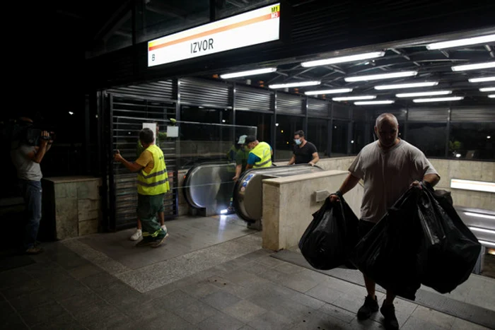 Cristian Popescu Piedone a asistat la acțiunea de demolareInquam Photos / Octav Ganea