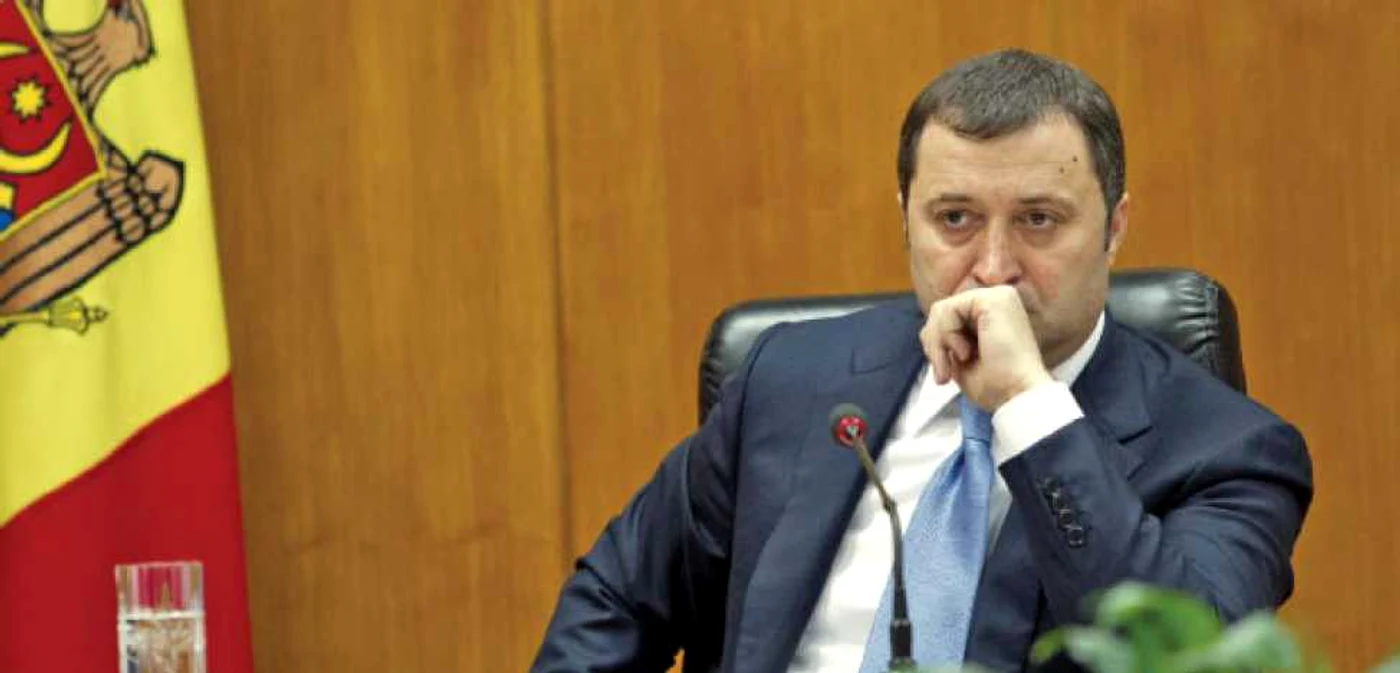 Premierul Vlad Filat i-a demis pe şefii serviciilor secrete  
