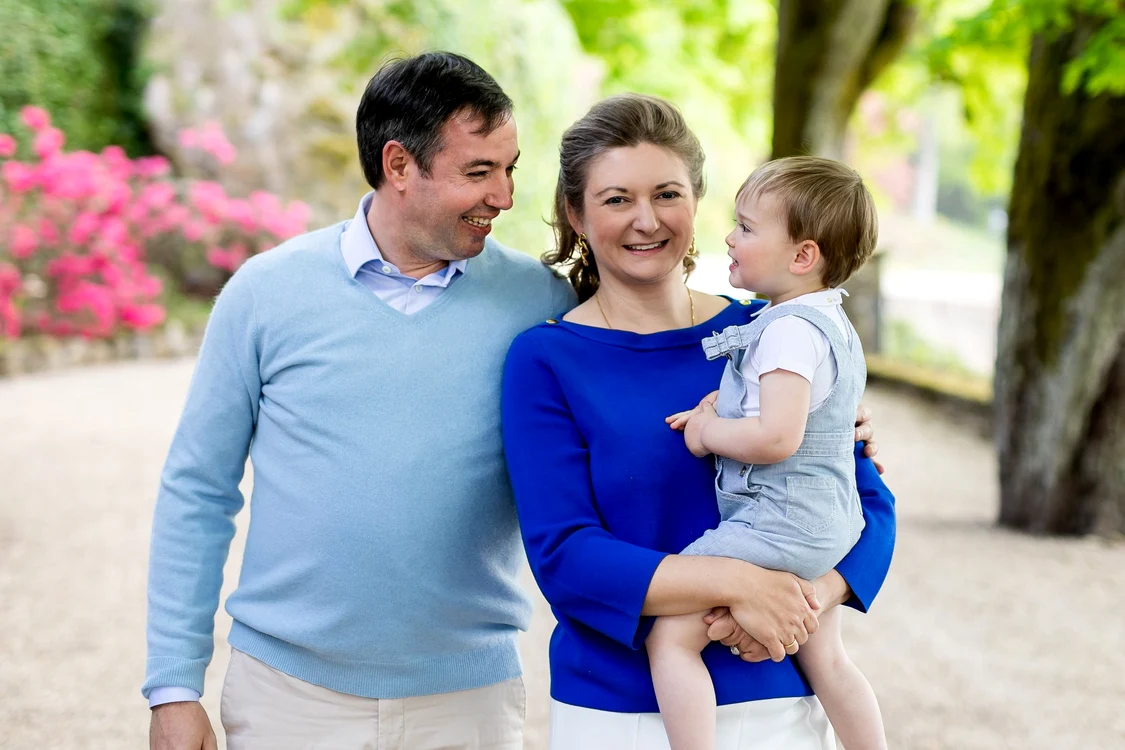Guillaume si Stephanie de Luxembourg, cu fiul lor, Charles pagina oficiala jpg