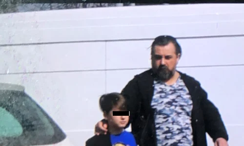 Petru Mircea îl crește singur pe Petru jr , care a împlinit 11 ani  jpeg