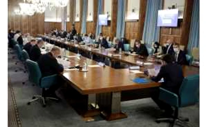 Restricţiile care funcţionau până în prezent vor rămâne în continuare în vigoare Foto: Gov.ro