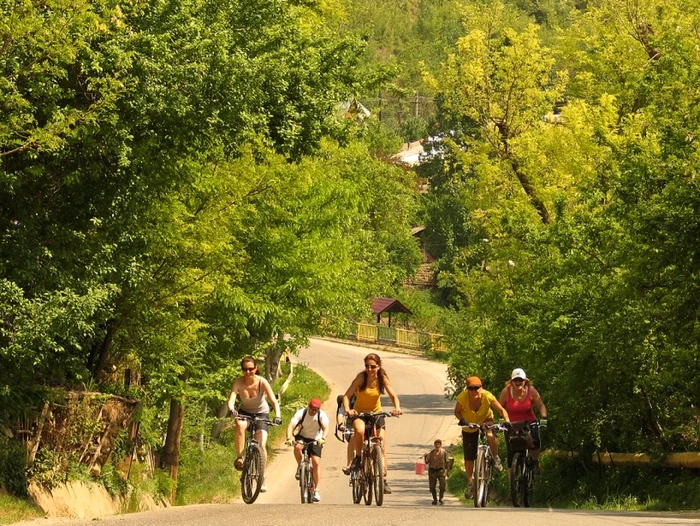 De la Ploieşti la Urlaţi, un traseu uşor şi frumos pe bicicletă. FOTO cyclingromania.ro