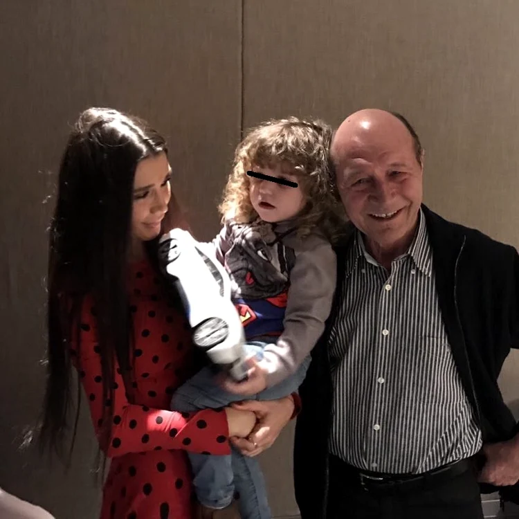 Traian Băsescu este un bunic mândru Foto Instagram