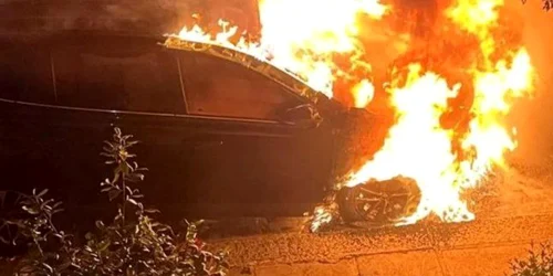 masina incendiata la locuinta lui starmer foto x png