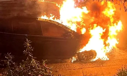masina incendiata la locuinta lui starmer foto x png