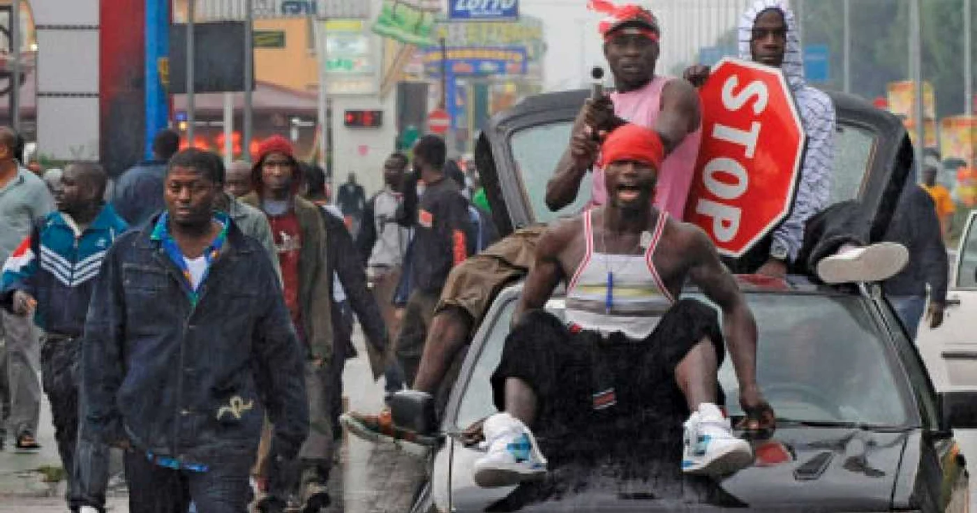 Castel Volturno: ciocniri între imigranţii africani şi poliţia  italiană, cauzate de asasinate puse pe seama mafiei 