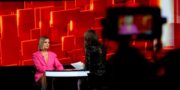 Alexandra Stan la „40 de întrebări cu Denise Rifai” FOTO Kanal D