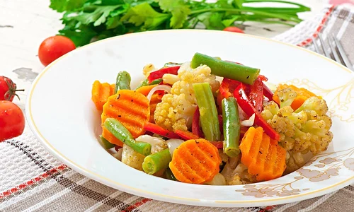 salata de conopida cu morcovi jpeg